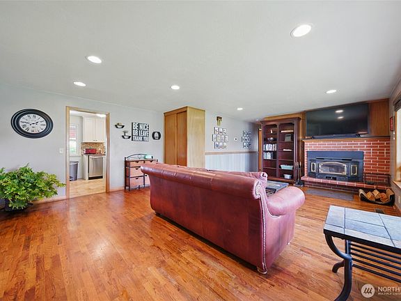 4th image of 360 Berney Drive