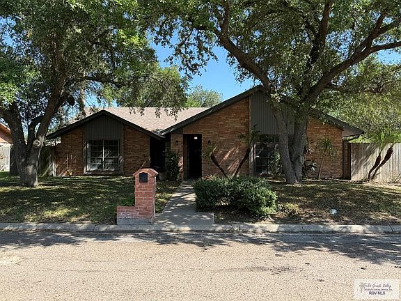 3rd image of 917 E Lori Ln