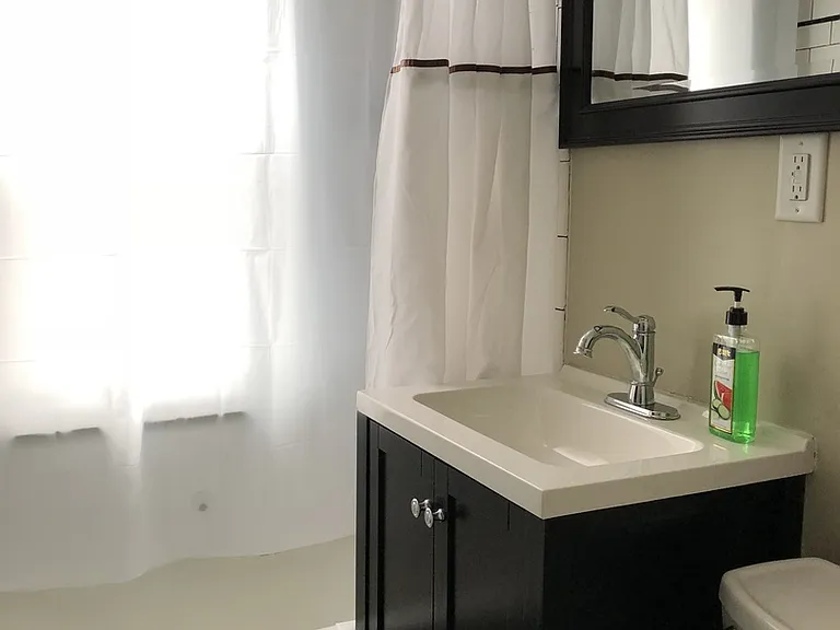 1629 E Superior — Photo 10