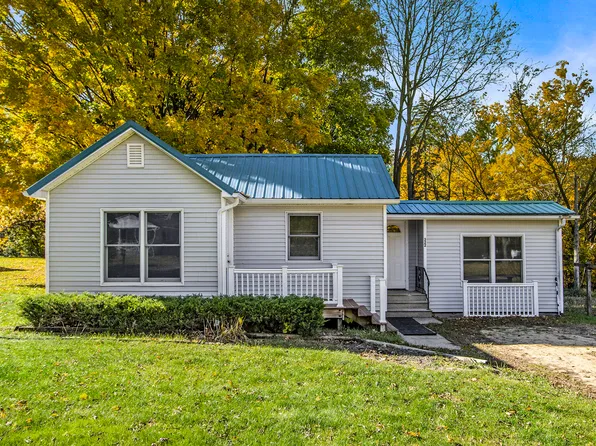 322 S Nursery St, Lawton, MI 49065