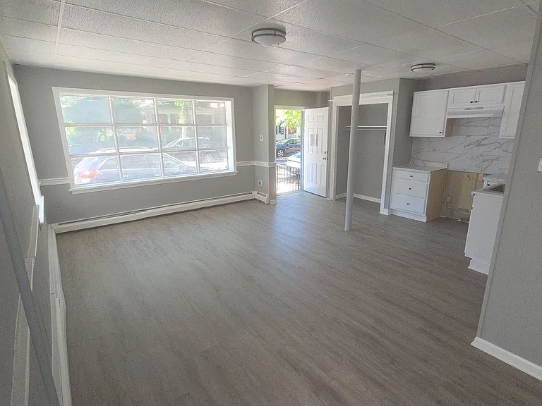 65 King St — Photo 2