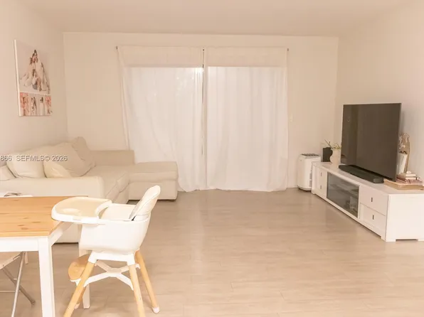 2200 S Cypress Bend Dr APT 204, Pompano Beach, FL 33069