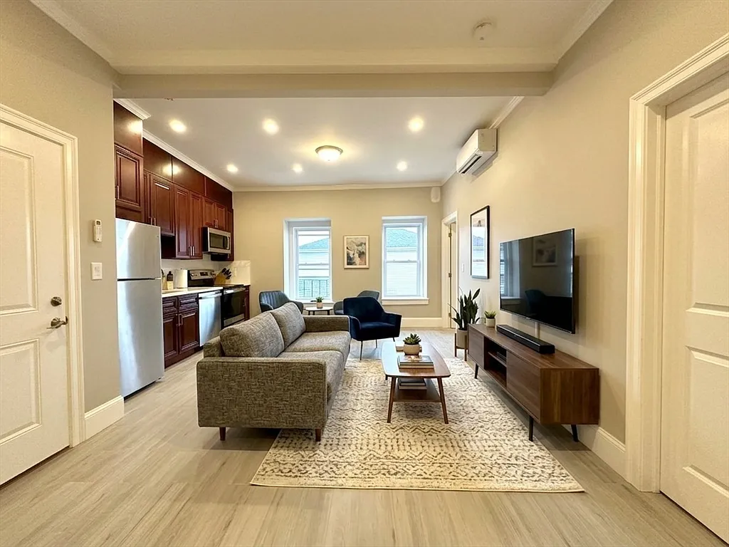 2 bed, 1.0 bath, $3,200 — Photo 4