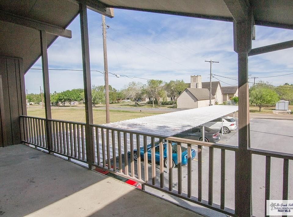 2nd image of 985 N Dick Dowling St APT 6