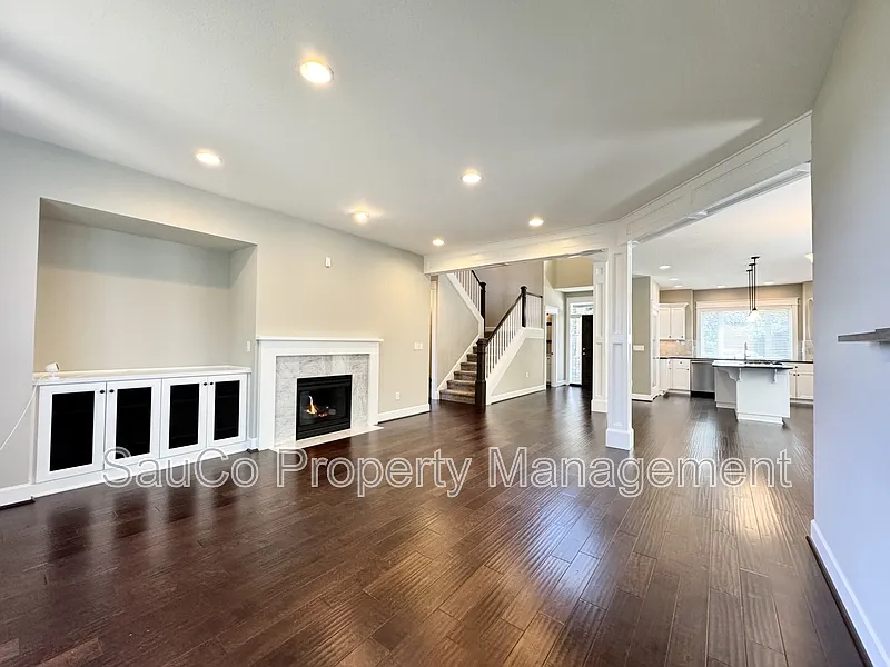 4 bed, 3.5 bath, 3286 sqft, $4,150 — Photo 4