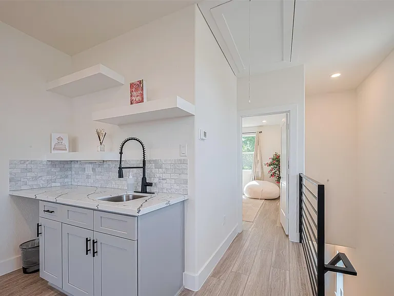 2909 Nagle St — Photo 27