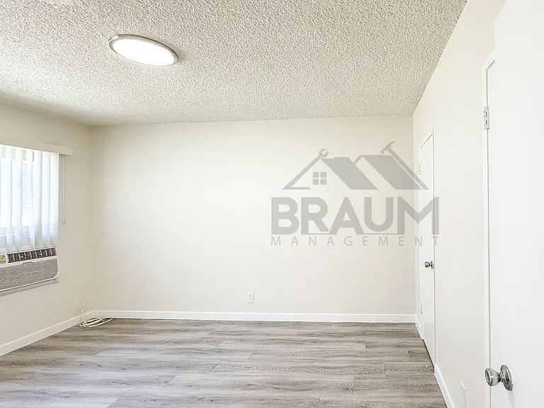 SEPULVEDA — Photo 22