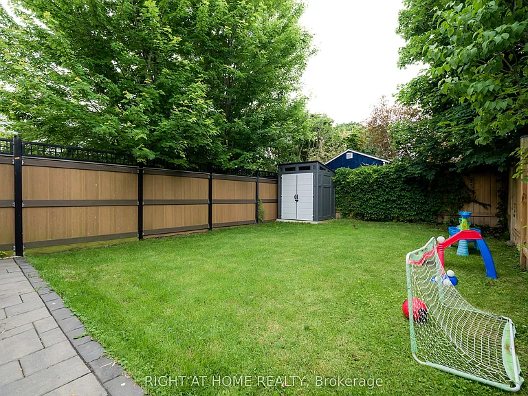 585 Montbeck Cres — Photo 47