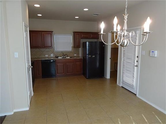 3rd image of 713 Alamo Plaza Dr