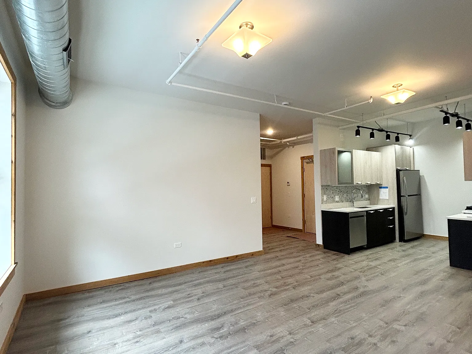 2 bed, 923 sqft, $2,500 — Photo 2