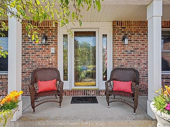 3rd image of 5485 Country Club Ln