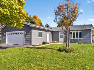 10210 Sharon Ln, Hebron, IL 60034