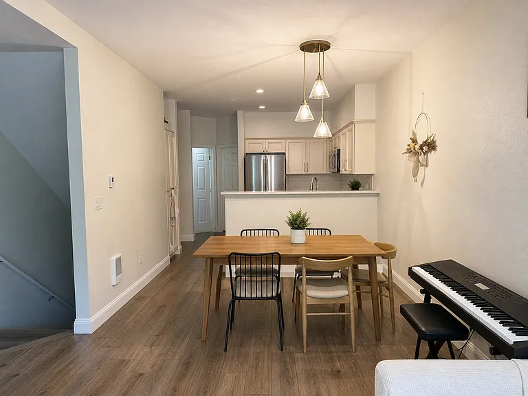 1800 NE 40th St #G4 — Photo 2