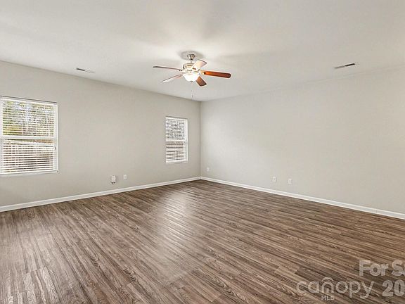 5th image of 1039 Manston Pl SW