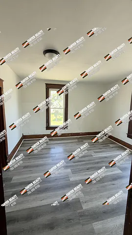 116 E Main St — Photo 5