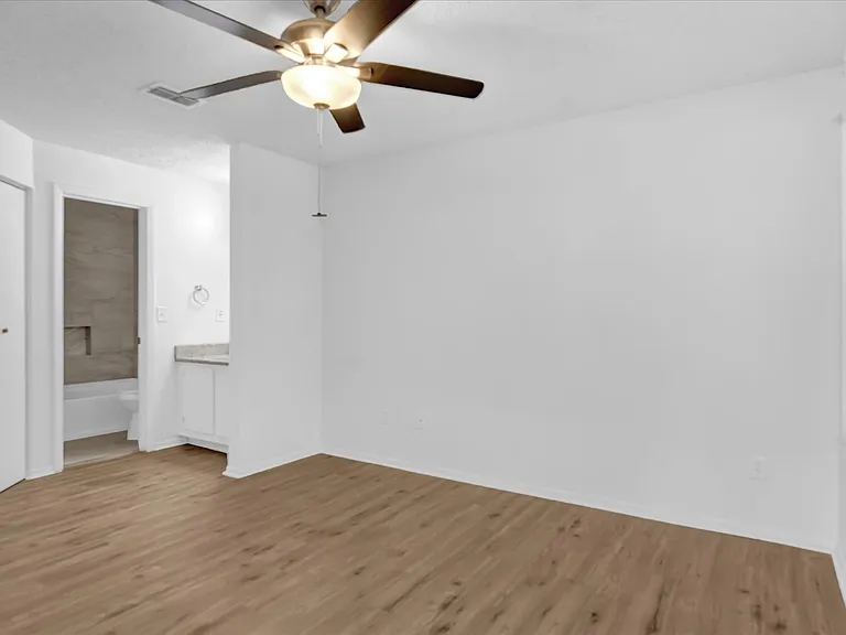 2585 Grassy Point Dr #211 — Photo 6