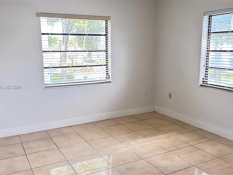 10421 N Kendall Dr #C201 — Photo 8