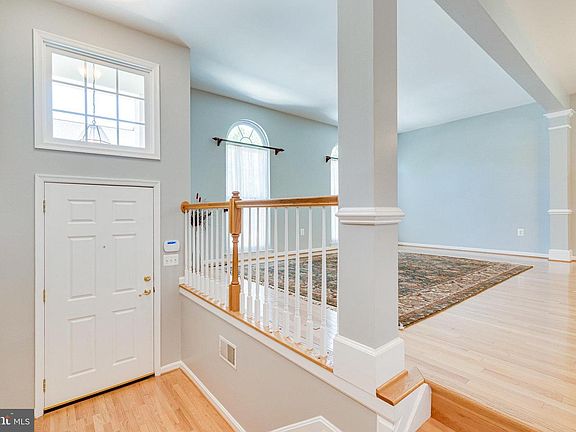 5th image of 2967 Lismore Ln
