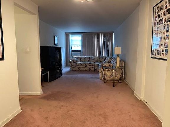 4th image of 2260 Burnett St APT 4F
