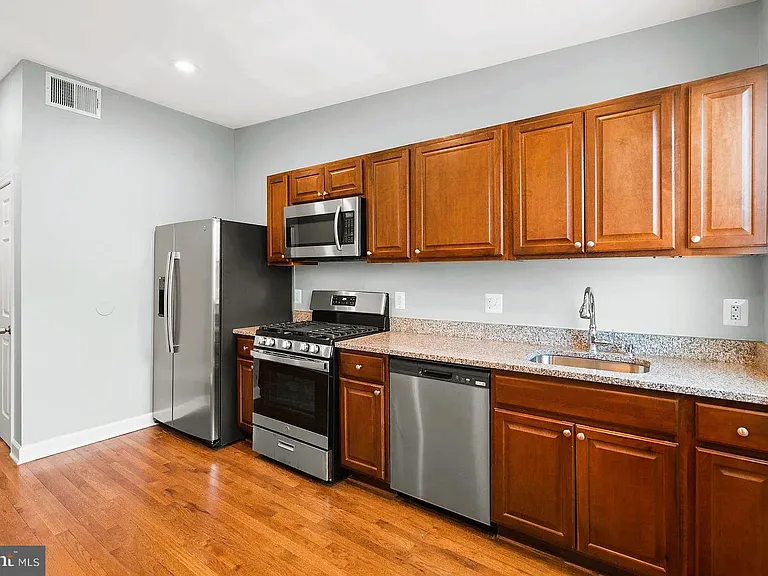 1912 W Baltimore St #2 — Photo 9