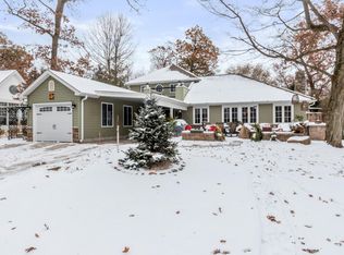 1069 Sauganash Dr, Fontana, WI 53125