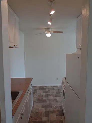 Foxwood Apartments — Photo 4