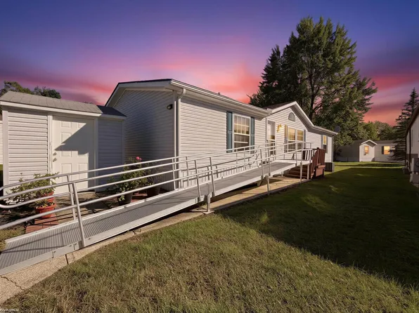 49469 Au Lac Dr E, New Baltimore, MI 48051