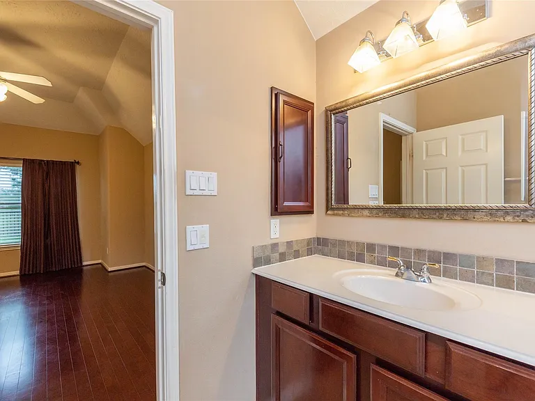 2201 Signal Hill Dr — Photo 32