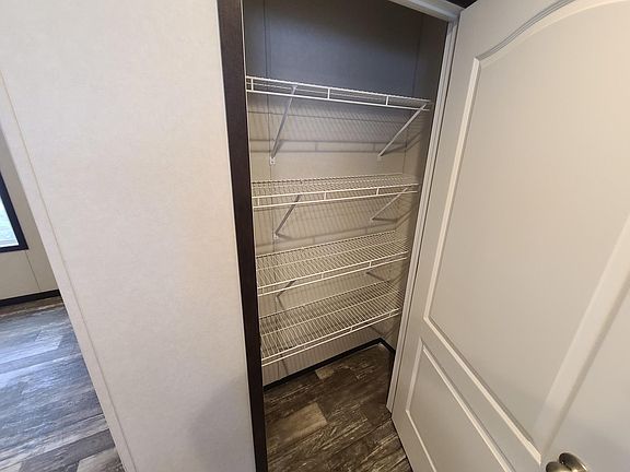 4th image of 516 Courtland Ln #77