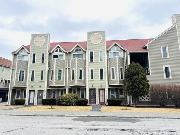 70 Austin St APT 32, Lowell, MA 01854