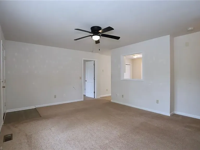 1324 Whitsett St — Photo 7