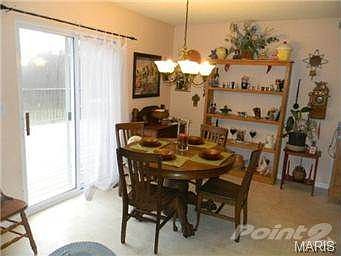 5th image of 5001 Meadwobrook Ln