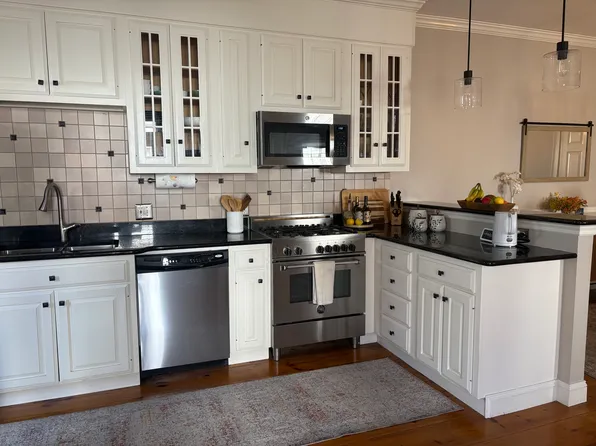 25 Ship St, Newburyport, MA 01950