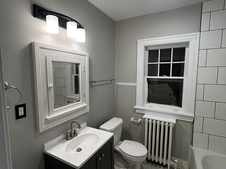 1315 E 2nd St #B — Photo 8