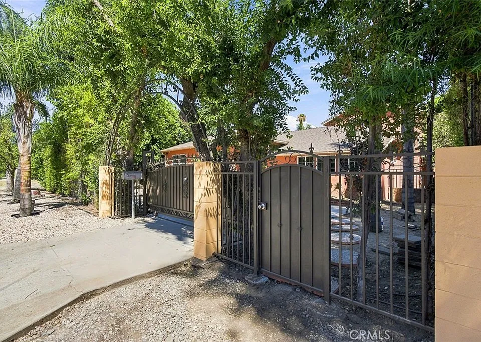 8320 Oakdale Ave