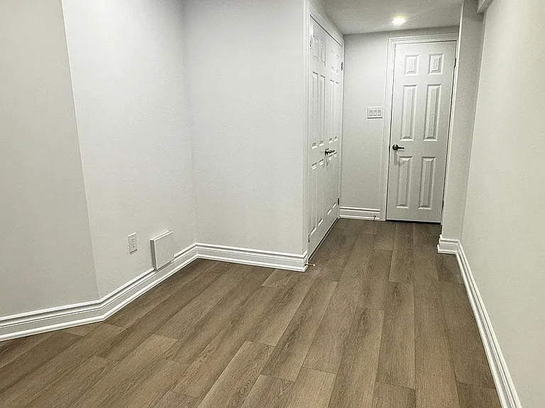 64 Gooseman Cres #BASEMENT — Photo 12