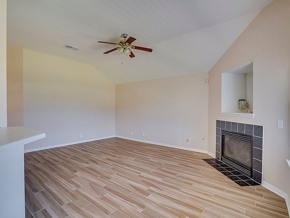 5th image of 1013 Lantana Ln