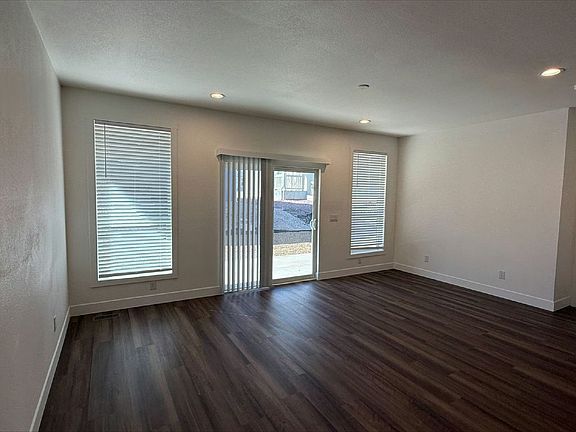 4th image of 1068 Nelson Pl #215