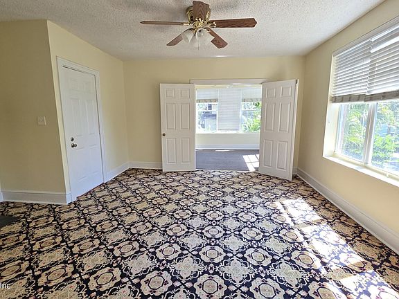5th image of 2024 Redwing St APT 4