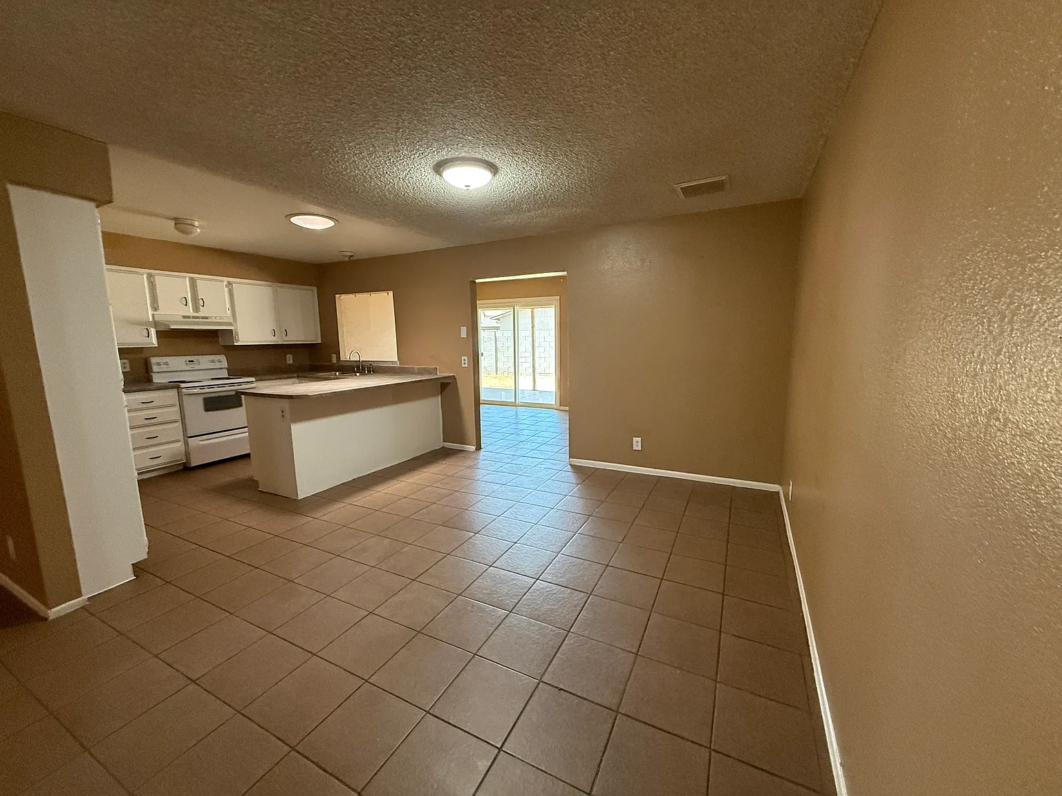 4 bed, 1601 sqft, $1,995 — Photo 3