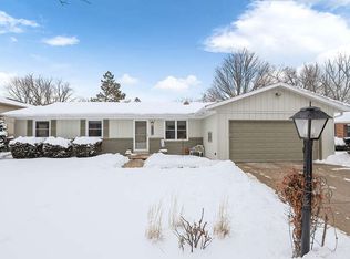 2312 Blackthorn Dr, Champaign, IL