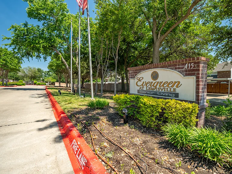 Lewisville Green — Photo 1