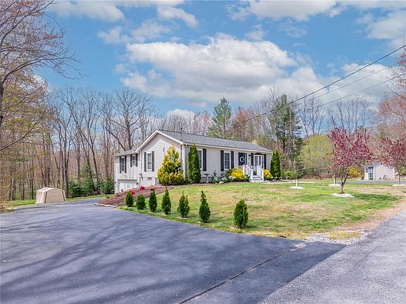 3rd image of 704 Hill Rd