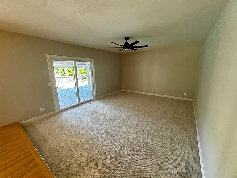 1318 Deb Ct — Photo 10