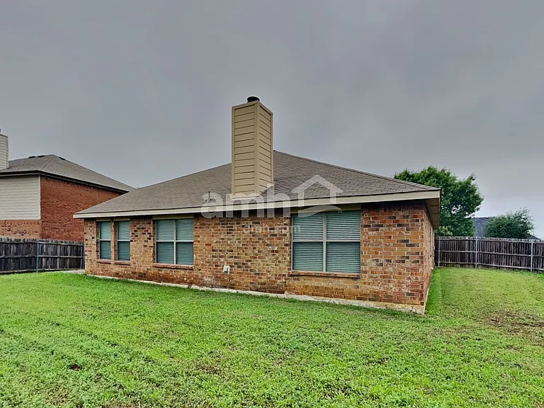 1207 Fox Glen Trl — Photo 25