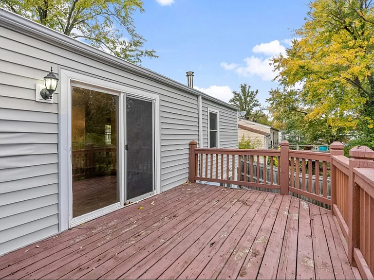 2420 Breezy Point Ln — Photo 17