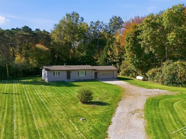 3697 N Sturgeon Rd, Midland, MI 48642