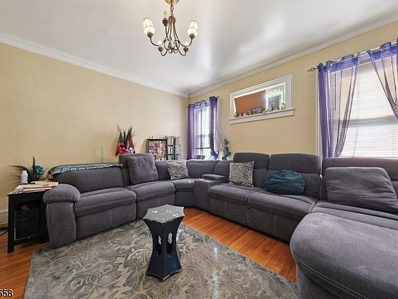 4th image of 611-613 Jefferson Ave