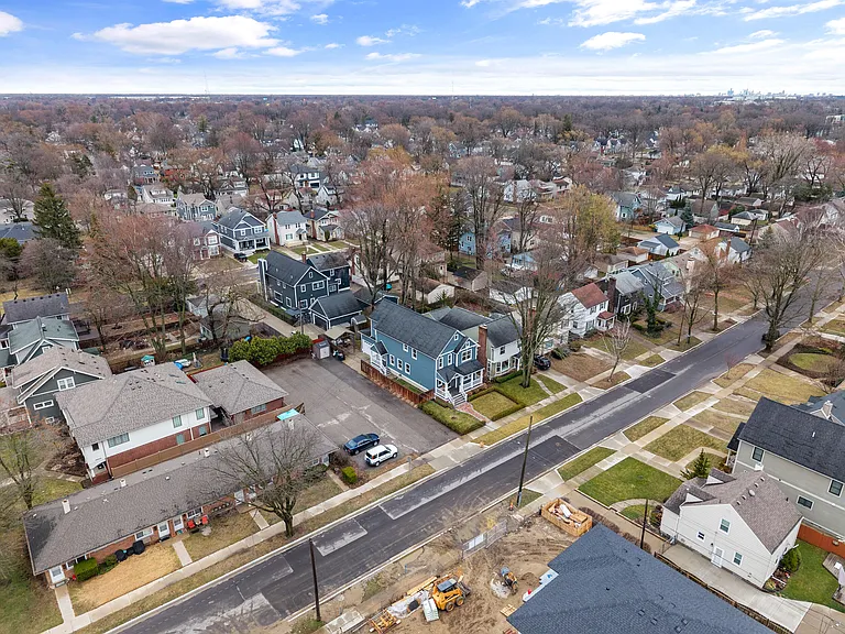 819 Irving Ave — Photo 51