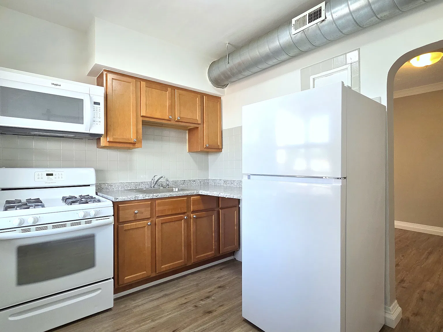 3 bed, 1100 sqft, $1,895 — Photo 2